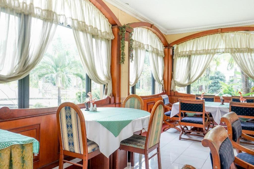 Istana Permata Juanda Hotel Sawotratap Ngoại thất bức ảnh