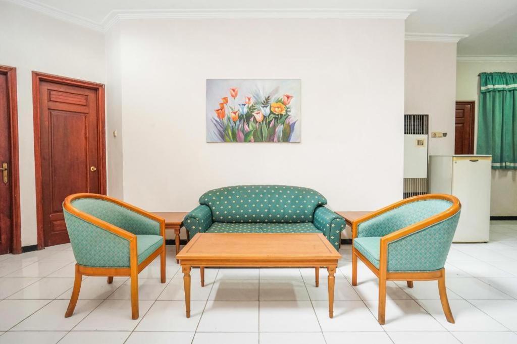 Istana Permata Juanda Hotel Sawotratap Ngoại thất bức ảnh