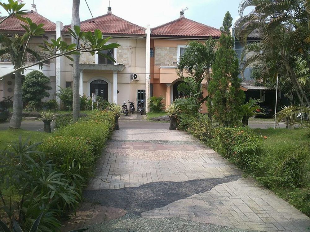 Istana Permata Juanda Hotel Sawotratap Ngoại thất bức ảnh