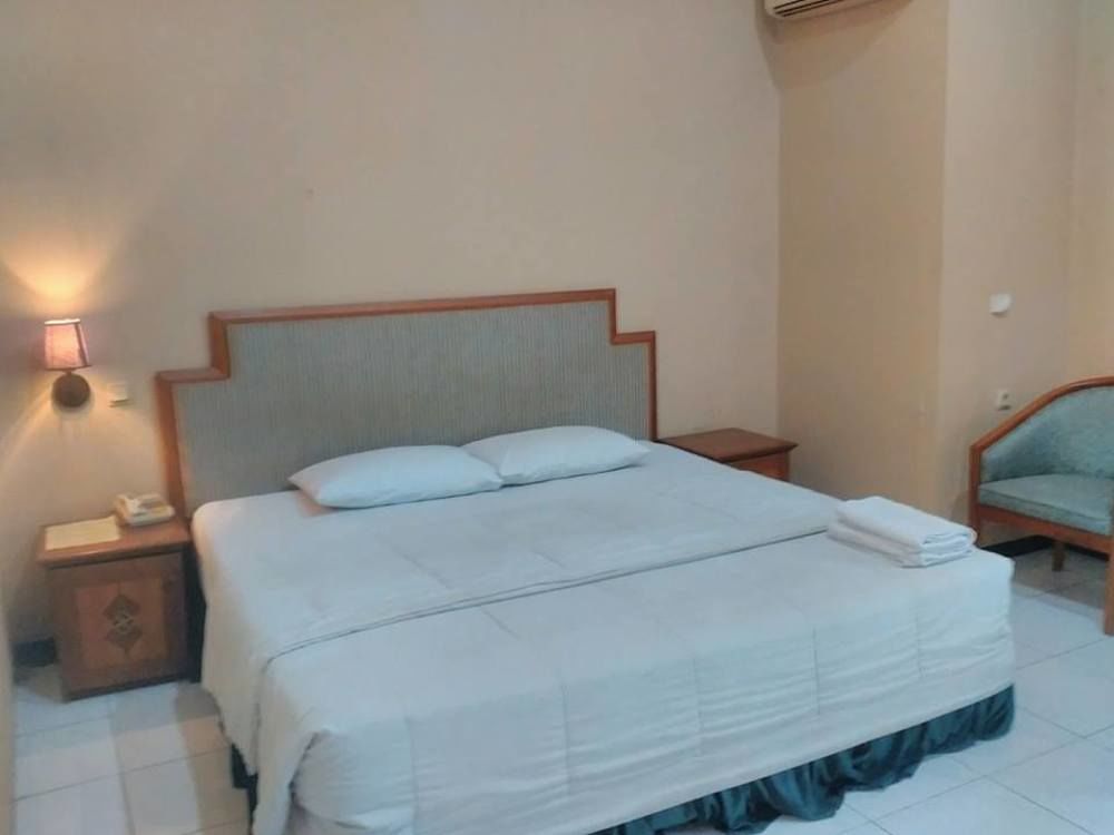 Istana Permata Juanda Hotel Sawotratap Ngoại thất bức ảnh