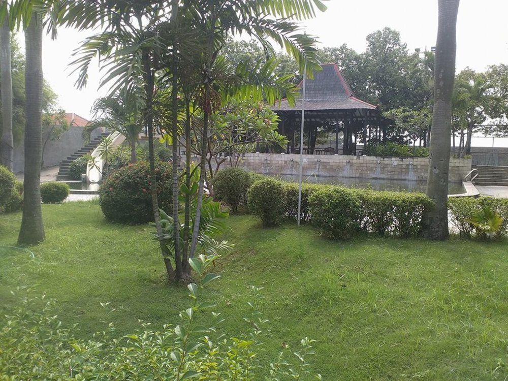 Istana Permata Juanda Hotel Sawotratap Ngoại thất bức ảnh