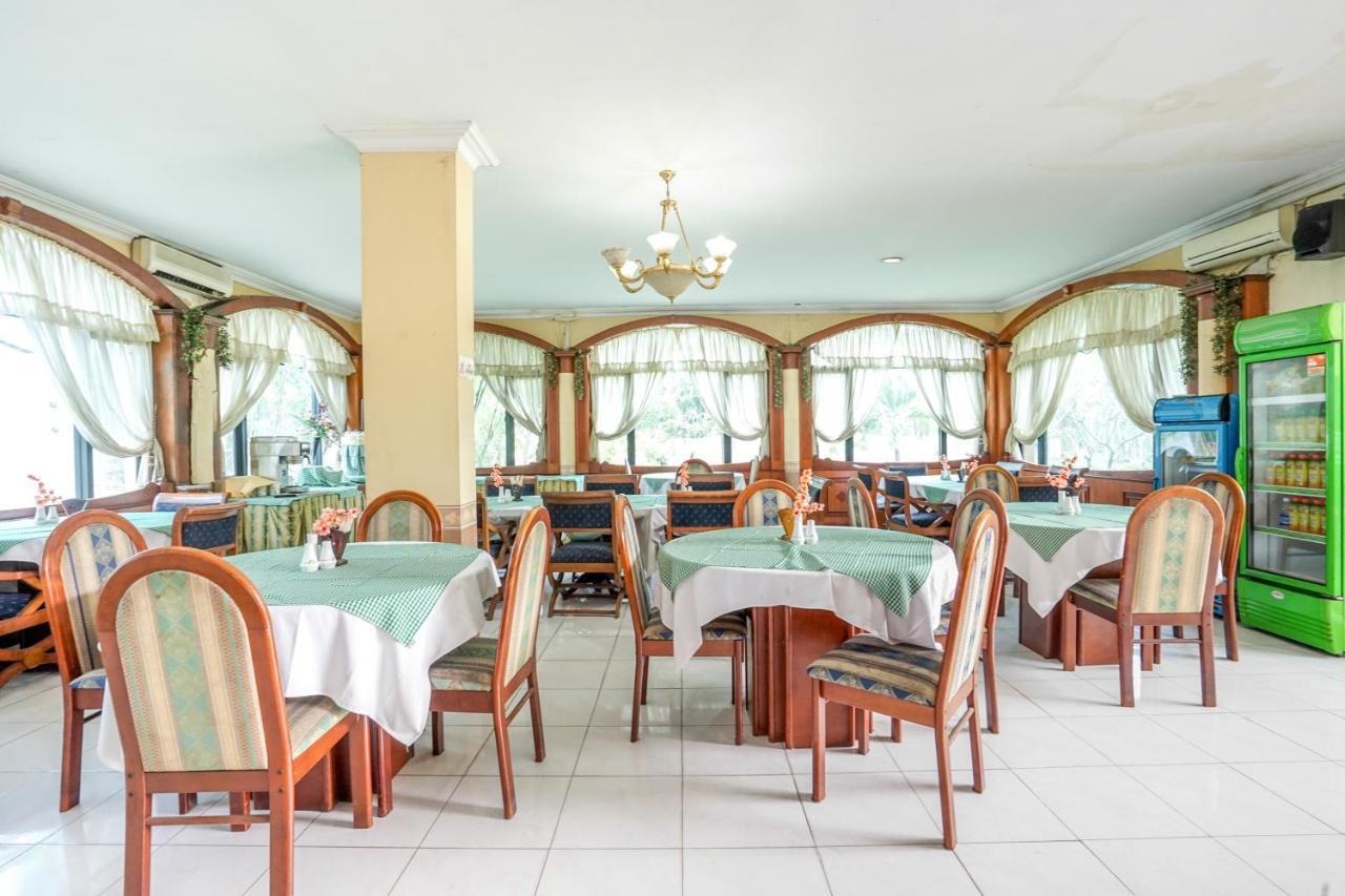 Istana Permata Juanda Hotel Sawotratap Ngoại thất bức ảnh