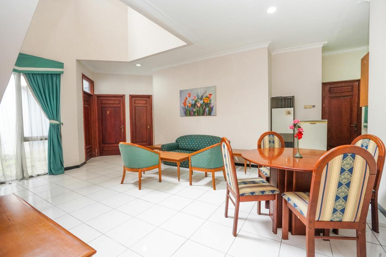 Istana Permata Juanda Hotel Sawotratap Ngoại thất bức ảnh