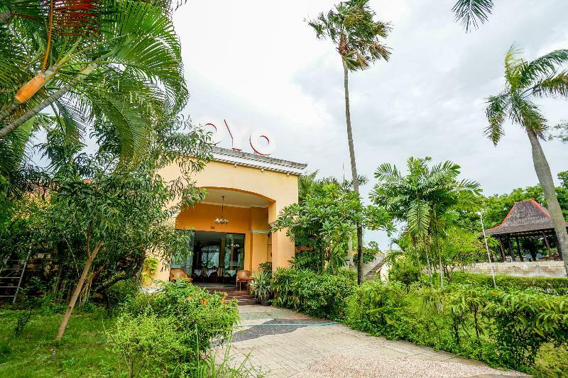 Istana Permata Juanda Hotel Sawotratap Ngoại thất bức ảnh