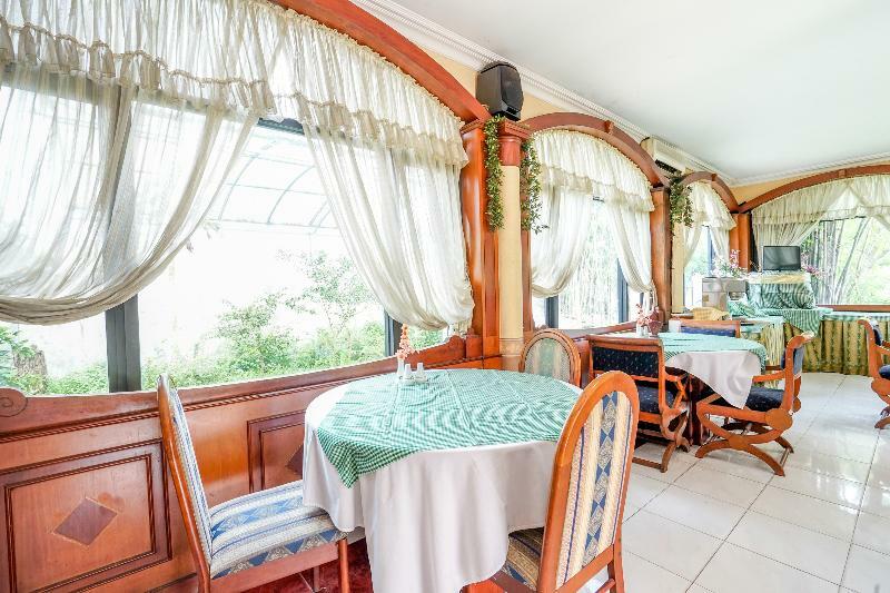 Istana Permata Juanda Hotel Sawotratap Ngoại thất bức ảnh
