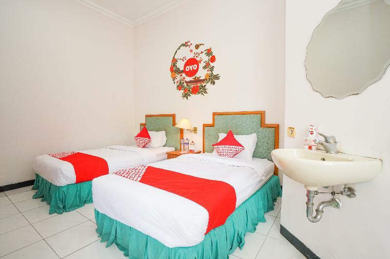Istana Permata Juanda Hotel Sawotratap Ngoại thất bức ảnh